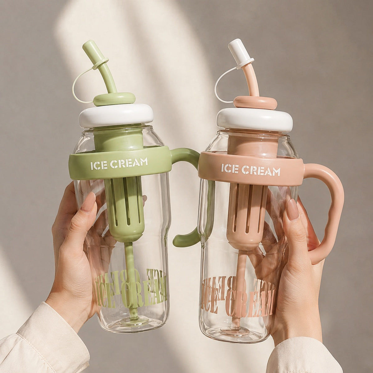 Built-in straw and secure lid detail